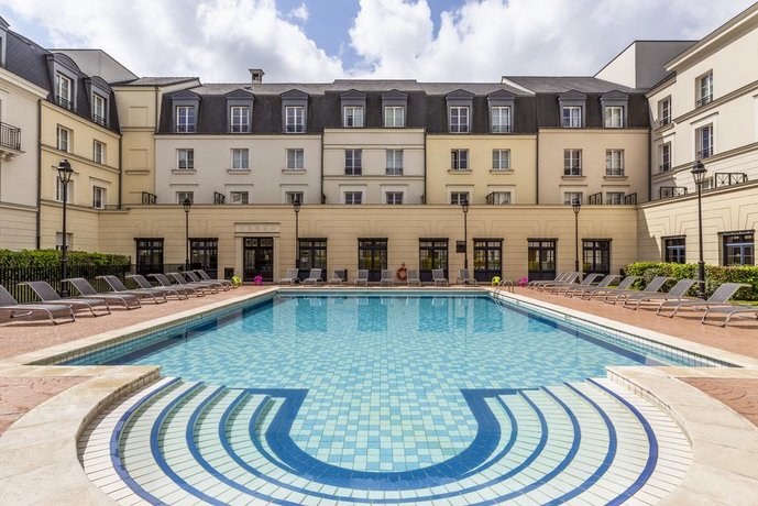 How to get from Paris airports to Hotel Hipark Sarris – Val d’Europe