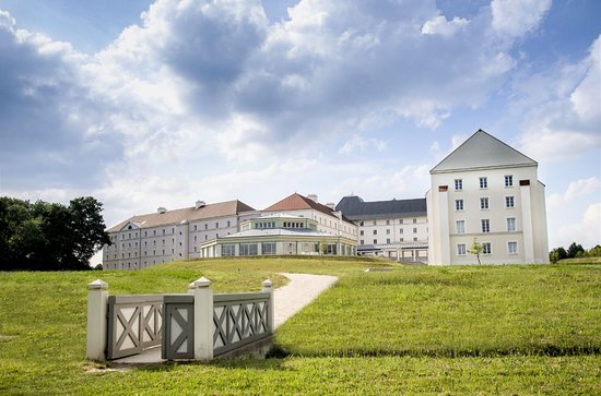 How to get from Paris airports to hotel B&B