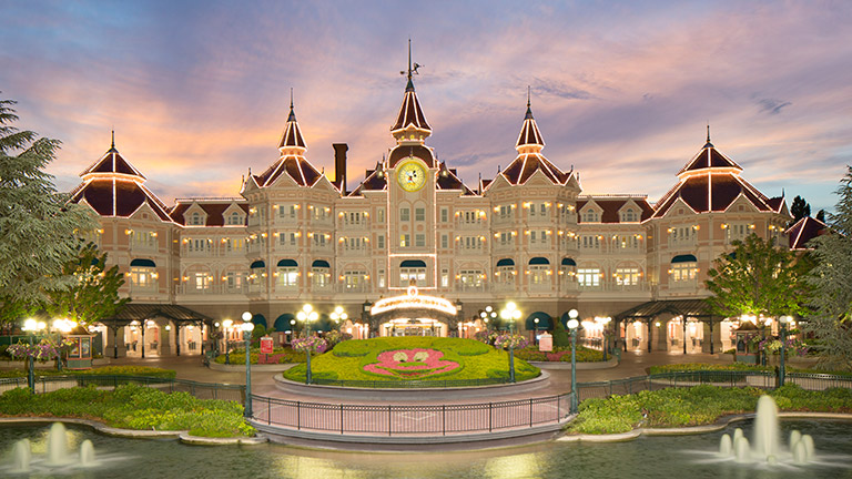 How to get from Paris airports to Hotel Disneyland